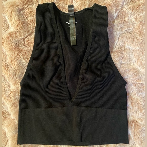 OUT FROM UNDER Hailey Seamless Plunge Bra Top - Picture 4 of 6